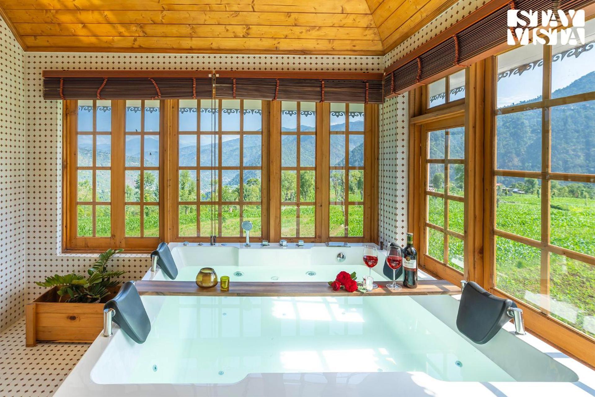 Stayvista At The Oakridge 4 Bhk Villa In Dharamshala With Jacuzzi & Balcony Chamba  Zewnętrze zdjęcie